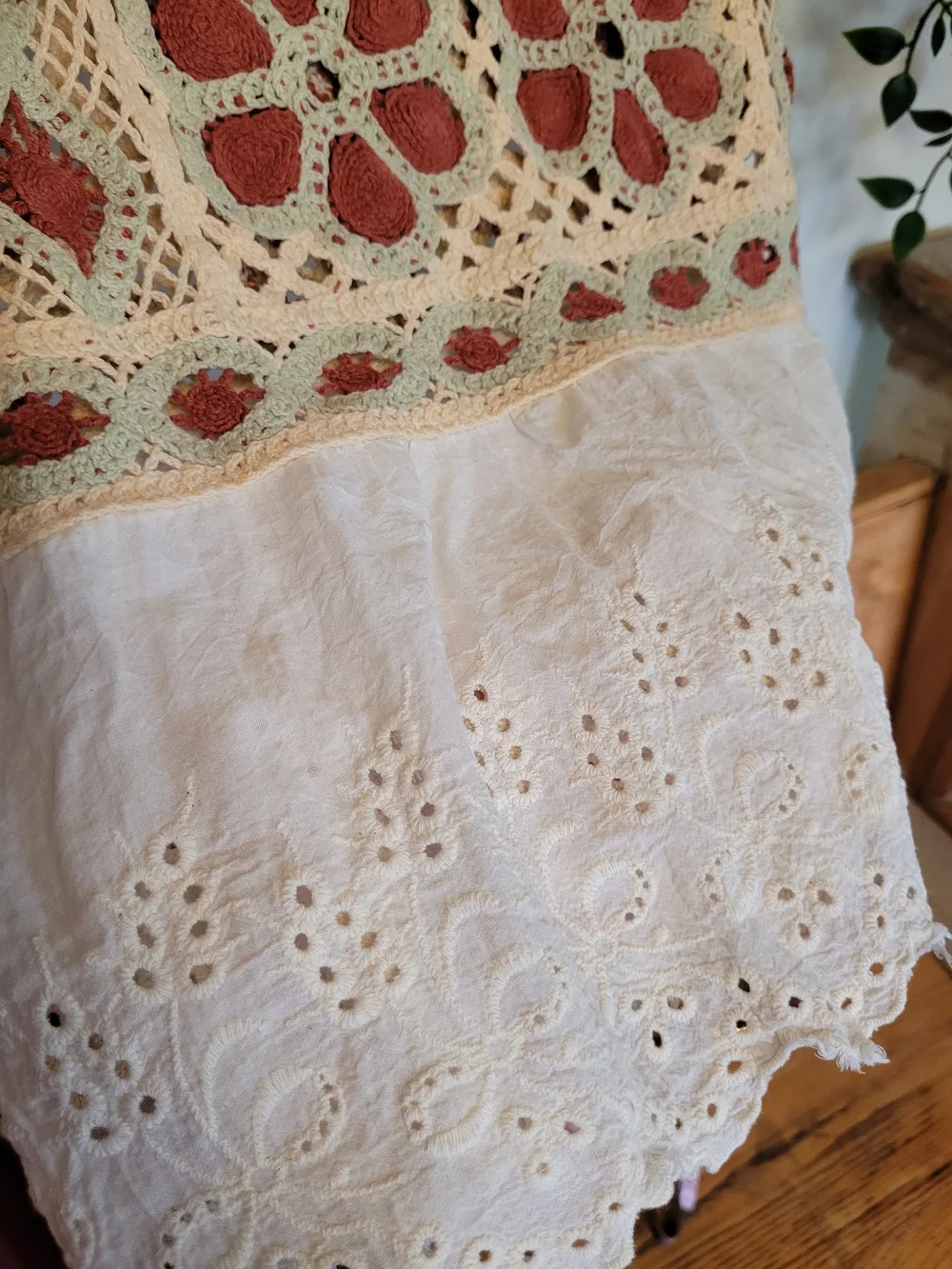 QED London Crochet Floral Tank Top - Picture 4 of 6
